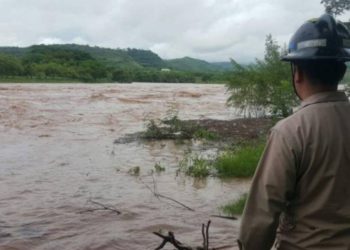 La furia del Ulúa vuelve a sacar a familias de sus casas