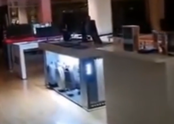 El Misterio de Alexa: Oraciones Nocturnas en una Tienda Departamental