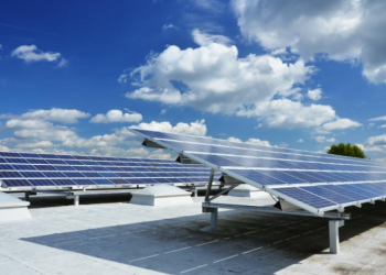 Tres Décadas de Energía Sostenible: El Legado Solar de Francia
