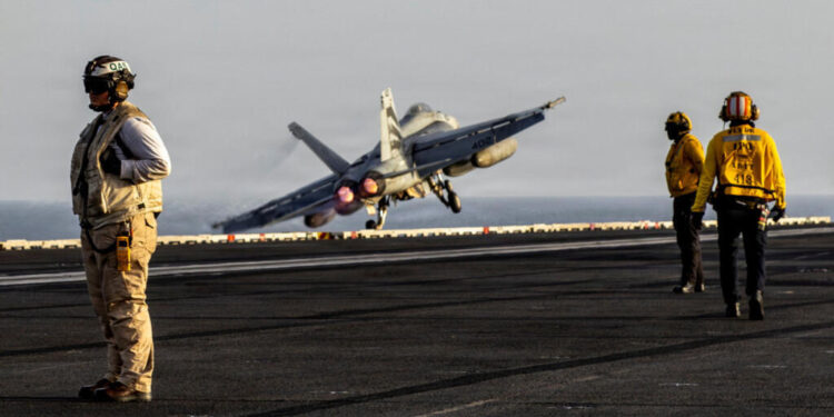 Búsqueda contrarreloj: EE. UU. e Irán compiten por localizar al piloto de caza derribado en Medio Oriente