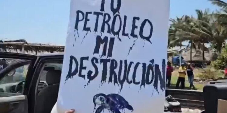 Derrame de petróleo en México genera movilización y alarma ambiental
