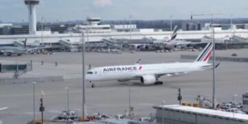 Europa enfrenta crisis de combustible para aviones en tres semanas