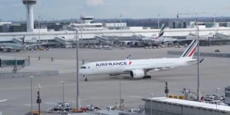 Europa enfrenta crisis de combustible para aviones en tres semanas