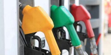 Gobierno anuncia subsidio a combustibles desde mayo