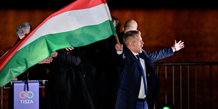 Hungría rechaza a Orbán tras 16 años de gobierno nacionalista