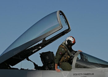 Piloto estadounidense desaparecido en Irán: las técnicas de supervivencia que podrían salvarle la vida