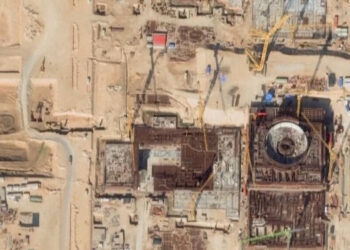 Proyectil impacta cerca de la central nuclear de Bushehr en Irán: un muerto y cuarto incidente en semanas