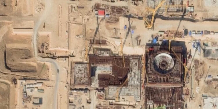 Proyectil impacta cerca de la central nuclear de Bushehr en Irán: un muerto y cuarto incidente en semanas