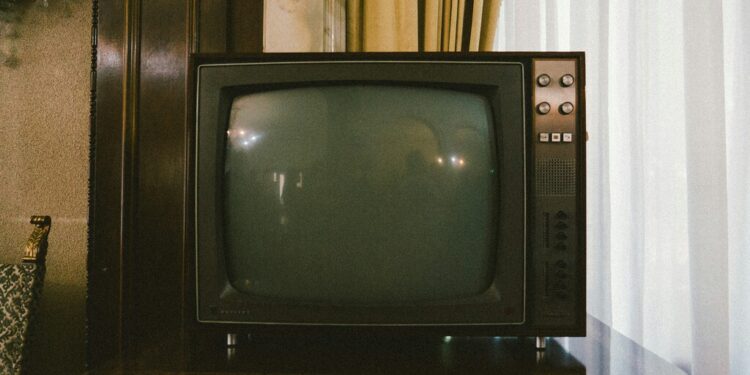 Transmisiones en vivo sin regulación: el conflicto entre TV tradicional e internet