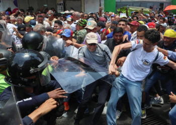 Venezuela: protestas por salarios mientras autoridades usan gases