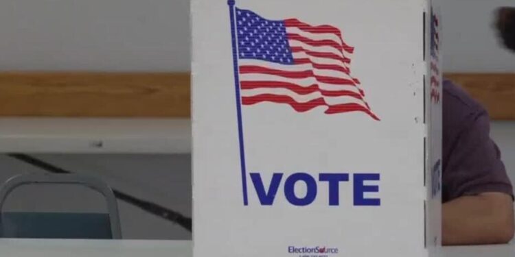 Virginia aprueba nuevo mapa electoral que favorece a demócratas