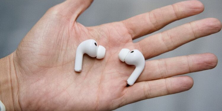 Apple desarrolla AirPods con cámara para controlar a Siri