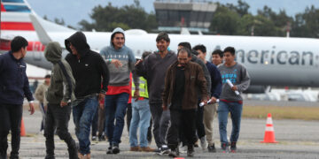 Contraloría denuncia exposición de datos de 38 mil migrantes en Guatemala