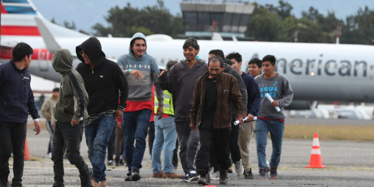 Contraloría denuncia exposición de datos de 38 mil migrantes en Guatemala