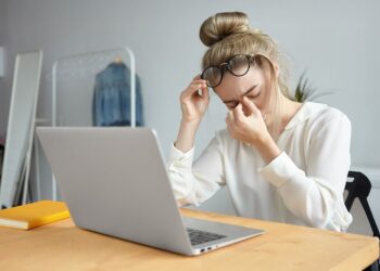 El ajuste de pantalla que reduce fatiga ocular en trabajadores