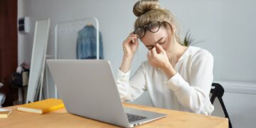 El ajuste de pantalla que reduce fatiga ocular en trabajadores