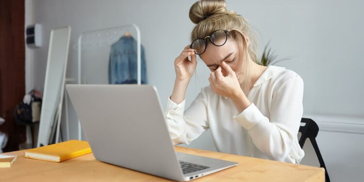 El ajuste de pantalla que reduce fatiga ocular en trabajadores