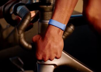 Google presenta Fitbit Air: pulsera sin pantalla que monitorea tu salud con IA