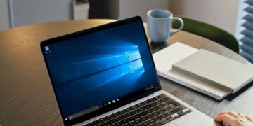 Laptop en la mochila: cómo el cierre automático destruye tu batería
