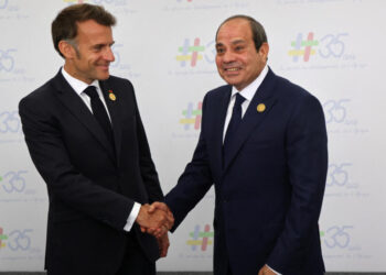 Macron inicia gira por África para restaurar vínculos diplomáticos