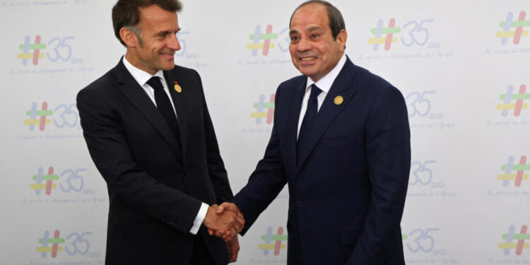 Macron inicia gira por África para restaurar vínculos diplomáticos