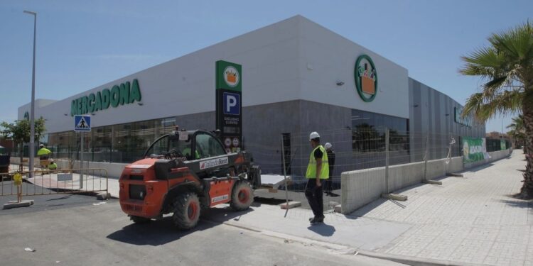 Mercadona abre gigantesco supermercado de 4.500 m² en España
