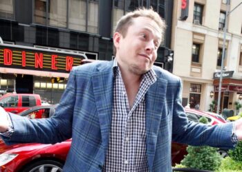 Musk admite en juicio que xAI usó ChatGPT para entrenar a Grok