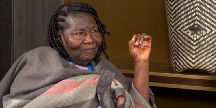 Poeta afrocolombia rompe barrera histórica en Academia de la Lengua