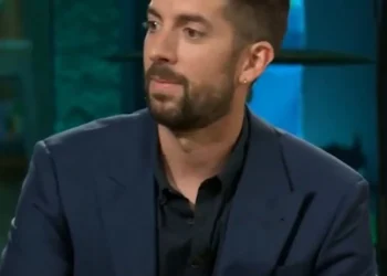 Presentador español sufre intoxicación durante transmisión en vivo