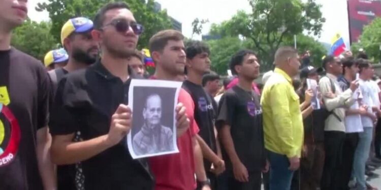 Venezuela anuncia liberación de 300 detenidos esta semana