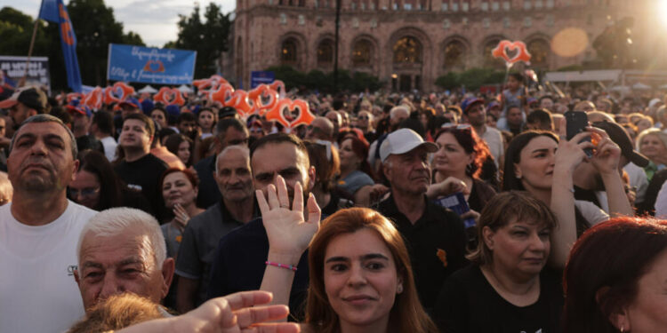 Armenia elige entre Rusia y Europa en elecciones tensionadas