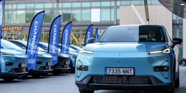 Changan llega a Europa con auto híbrido de 1.000 km de autonomía
