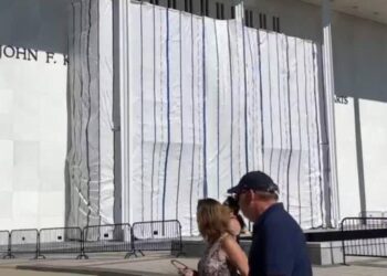 Corte federal ordena retirar nombre de Trump del Kennedy Center