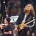 Kirk Hammett cae en pleno concierto de Metallica en Dublín