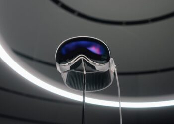 OpenAI ficha al líder del proyecto Vision Pro de Apple