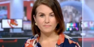 Presentadora BBC explica por qué salió al aire sin maquillaje completo