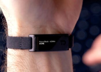 Pulsera minimalista: la alternativa económica contra la adicción al móvil