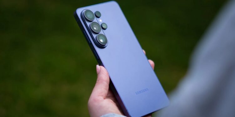 Samsung expande funciones IA de Galaxy S26 a más dispositivos