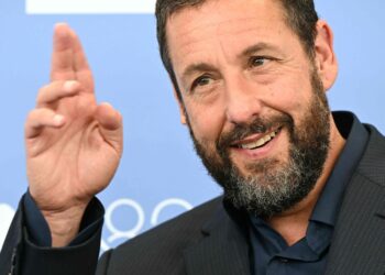 Adam Sandler solicita apoyo policial tras boda de Swift y Kelce