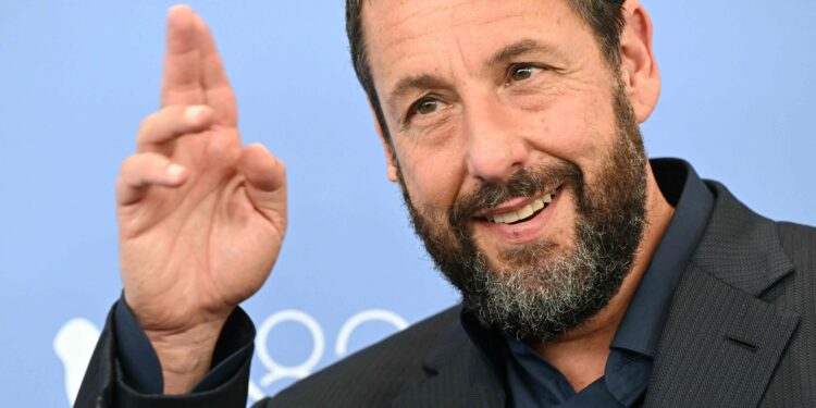 Adam Sandler solicita apoyo policial tras boda de Swift y Kelce