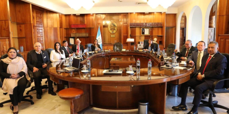 Exmagistrados advierten sobre riesgos en independencia judicial