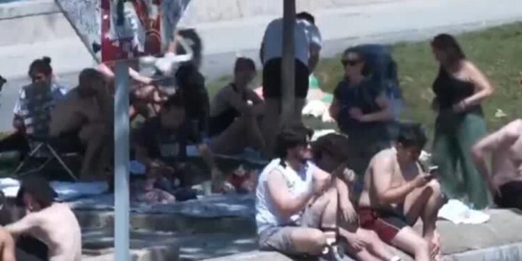 Francia enfrenta crisis por ola de calor: más de 2.000 muertes en una semana