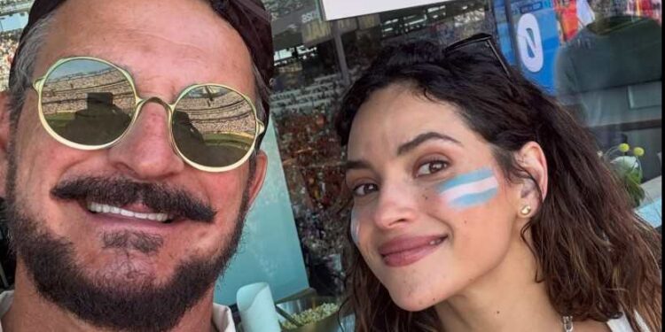 Ricardo Arjona acompaña a Argentina en la final del Mundial