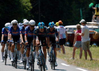 Tour de Francia acorta etapa por ola de calor extrema