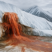 Descubren vida microbiana ancestral en las cataratas de sangre de la Antártida