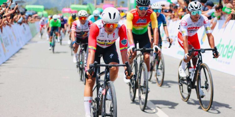 Edgar Torres brilla en debut de la Vuelta a Colombia 2026