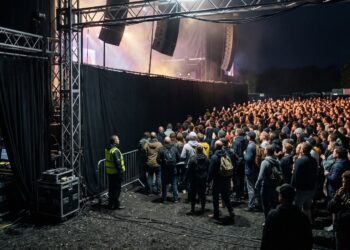 Entradas sin ver nada: la extraña tendencia de los megaconciertos