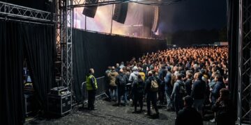 Entradas sin ver nada: la extraña tendencia de los megaconciertos