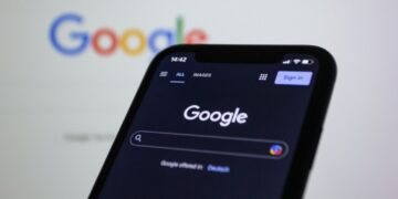 Google reestructura su división de IA para competir con rivales