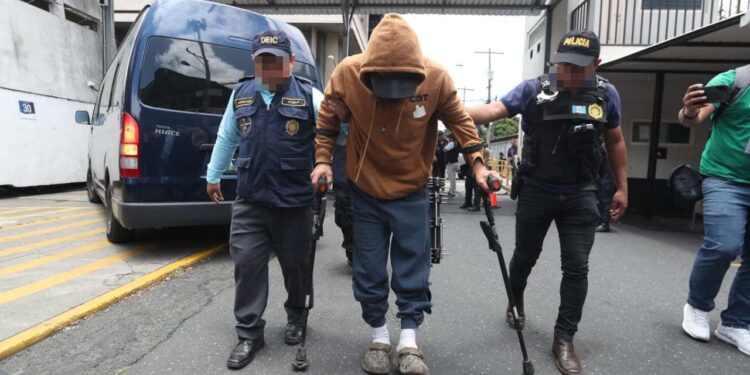 Liberan a presunto líder de banda de taxistas tras orden judicial
